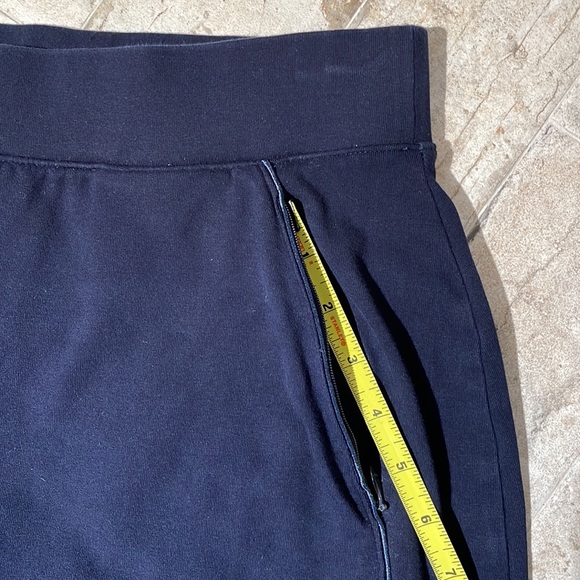 T by Talbots, navy stretch skort with 2 zip pockets. size Medium petite - Picture 5 of 11